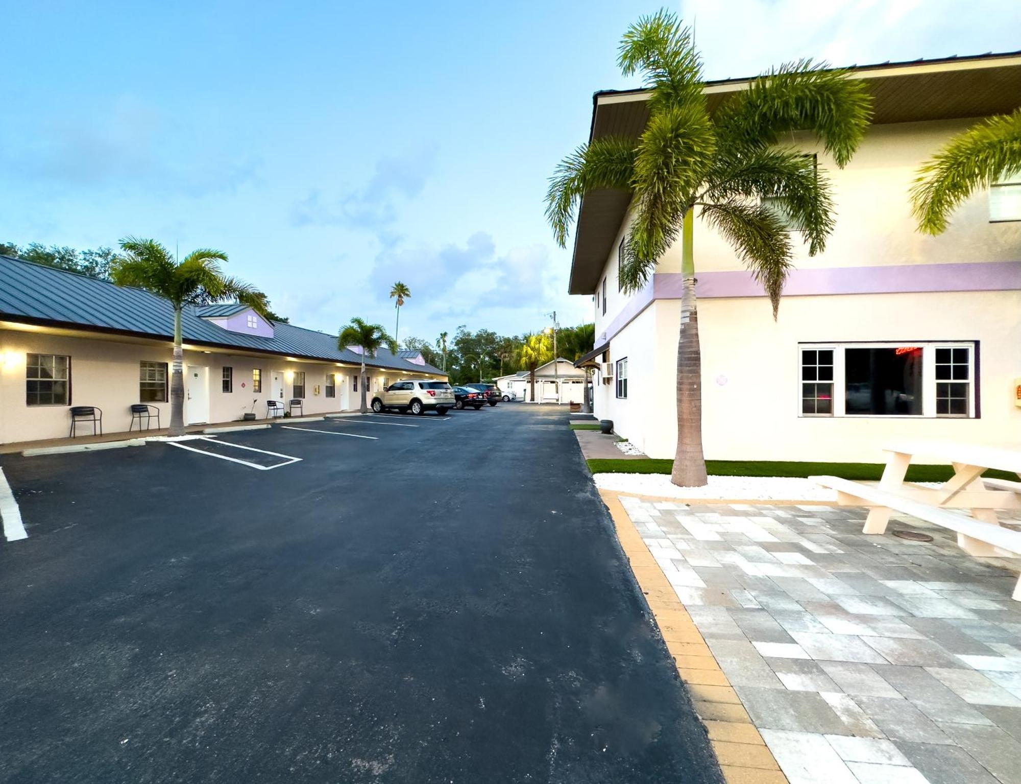 2Q Beds Studio Apt With Shared Pool 01 Clearwater Exterior photo