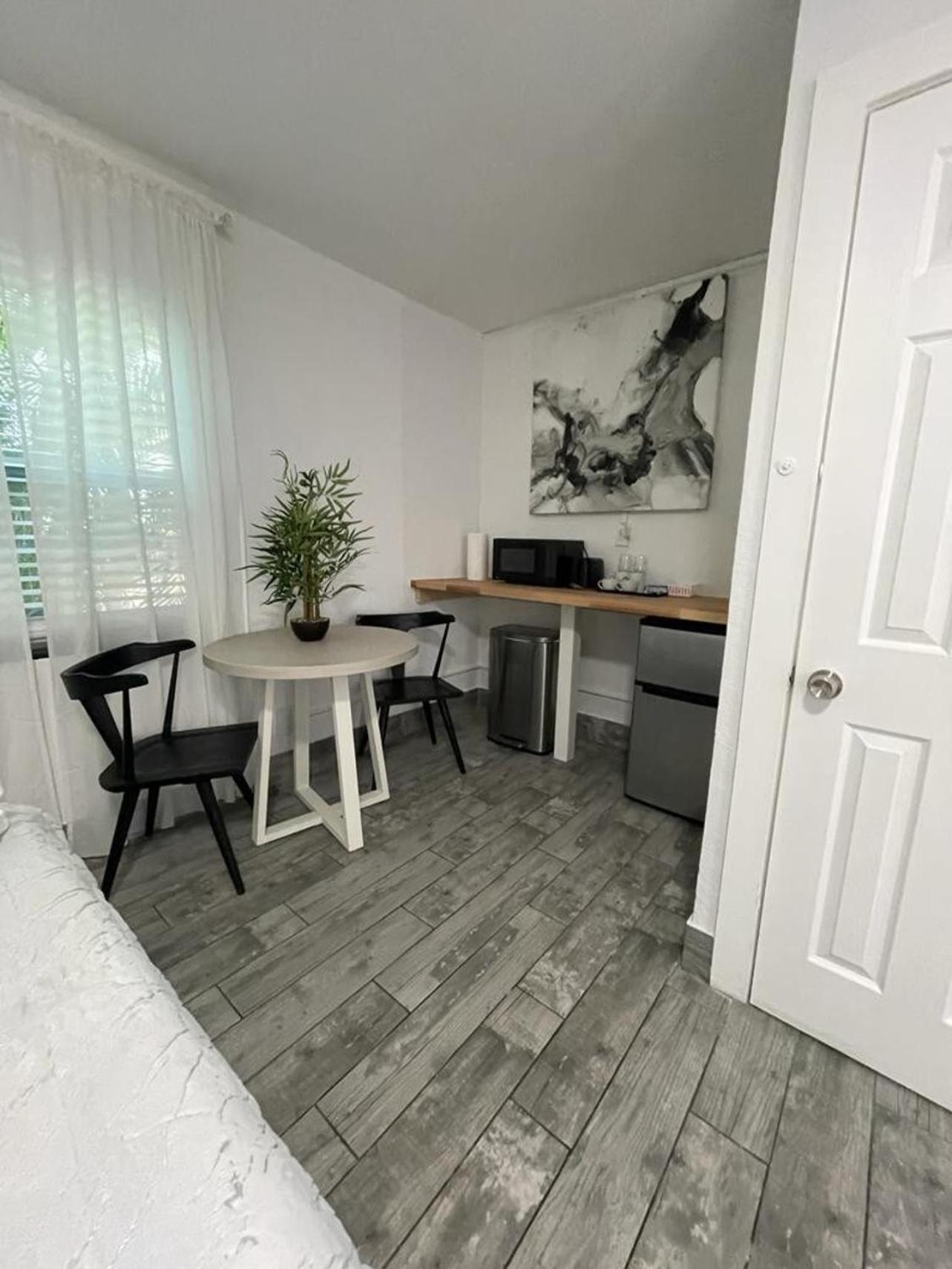 2Q Beds Studio Apt With Shared Pool 01 Clearwater Exterior photo