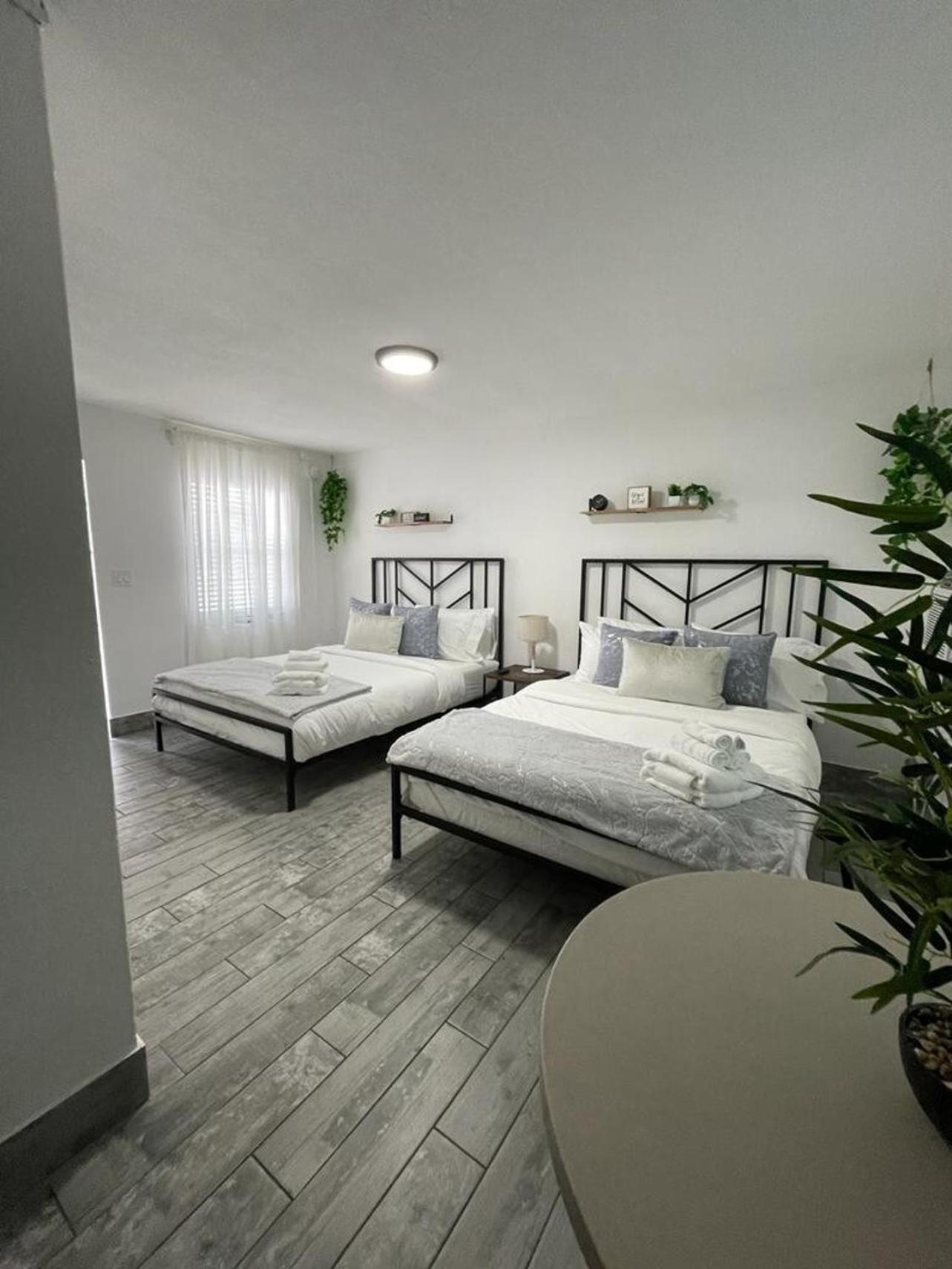 2Q Beds Studio Apt With Shared Pool 01 Clearwater Exterior photo