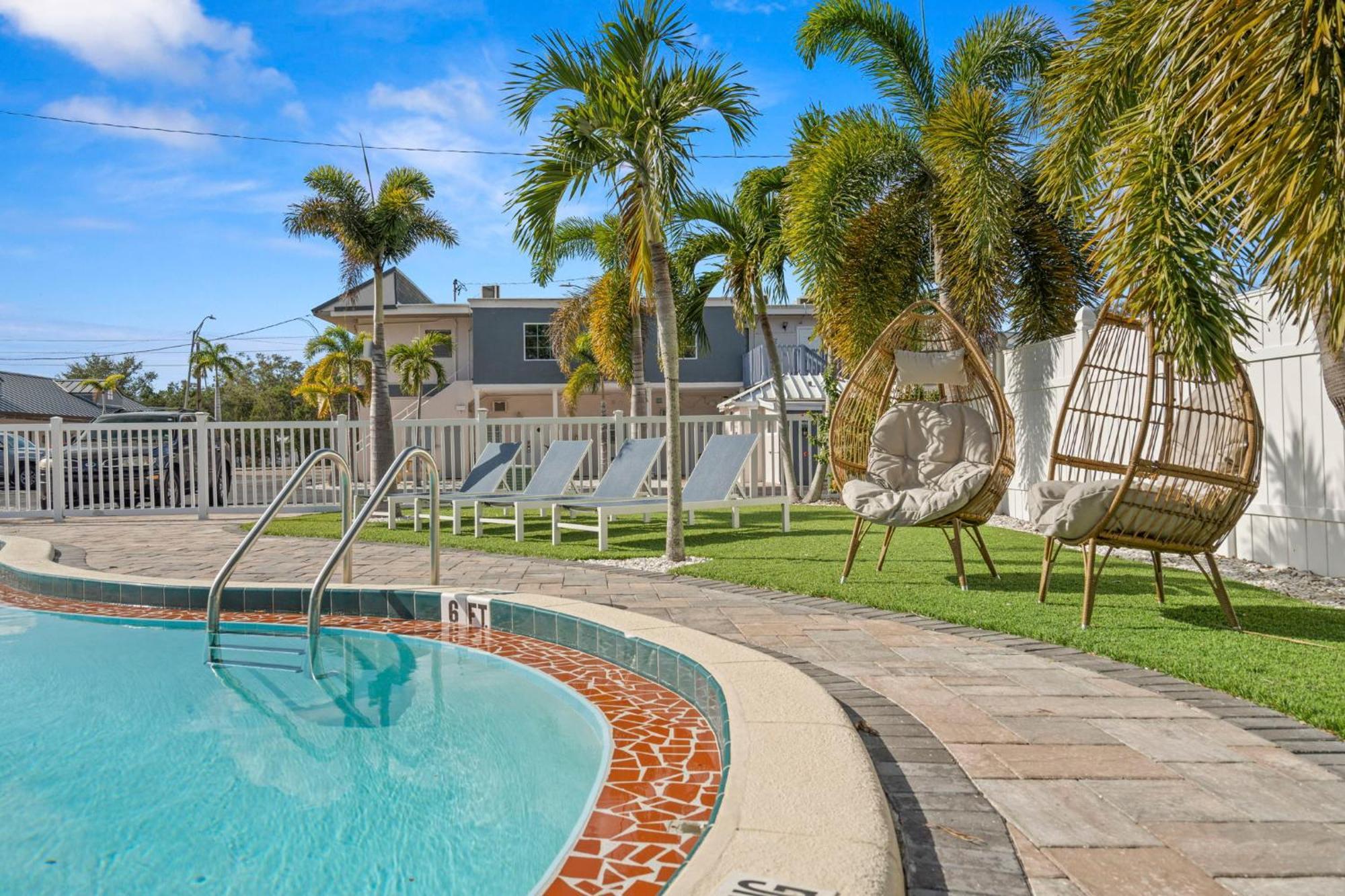 2Q Beds Studio Apt With Shared Pool 01 Clearwater Exterior photo